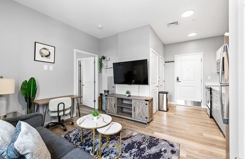Everett Apartment | Charming 1BR Near Encore 7232