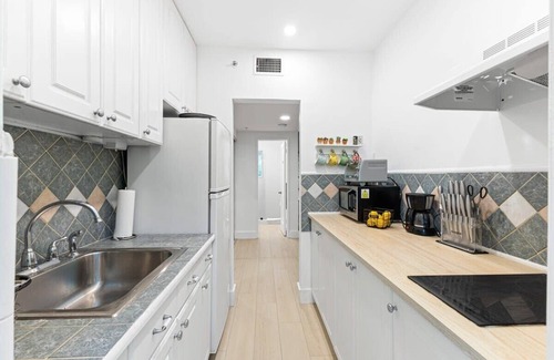 Hendricks and Venice Isles Apartment | Charming 1BR Retreat in Victoria Park Near Beach