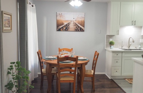 Townsite Condo | Charming 1br Vacation Condo Walk to Beach and Downtown