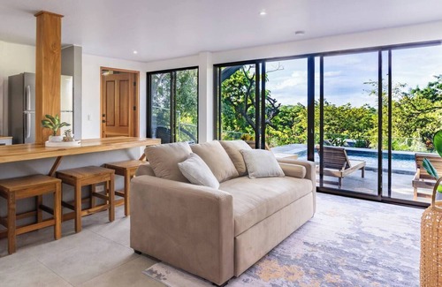 Canton Nandayure Apartment | Charming 1st Floor Villa in Serene Camaronal