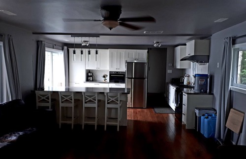 Carlow/Mayo Cottage | Charming 2+1-bedroom cottage on Fraser lake with AC & WiFi