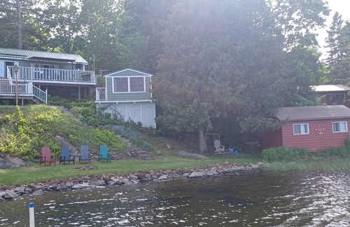 Carlow/Mayo Cottage | Charming 2+1-bedroom cottage on Fraser lake with AC & WiFi
