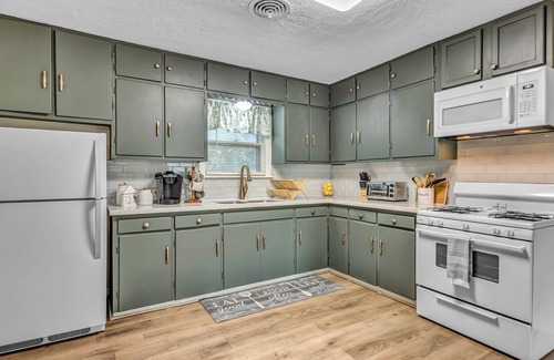 College Station House | Charming 2/1 Cottage-Style House Near Texas A&M, Recently Updated