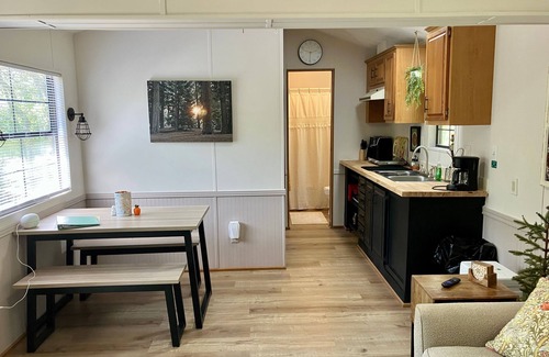 White Springs Cabin | Charming 2-2 cabin in White Springs on the Suwannee River and Florida trail.