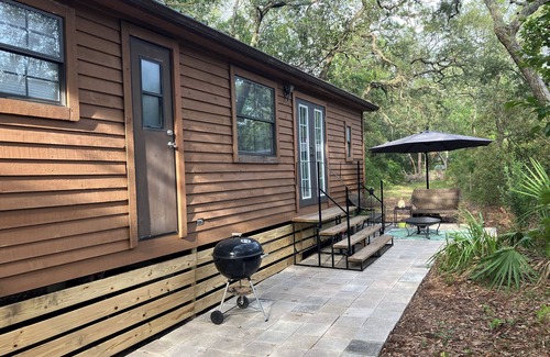 White Springs Cabin | Charming 2-2 cabin in White Springs on the Suwannee River and Florida trail.