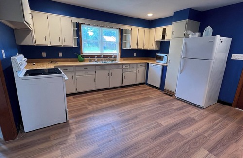 Morristown House | Charming 2-3 bedroom mid-century house in marvelous Morristown with AC, WiFi