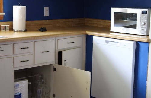 Morristown House | Charming 2-3 bedroom mid-century house in marvelous Morristown with AC, WiFi