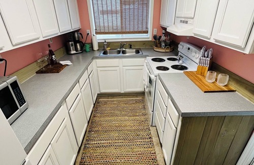 Cherry Grove Beach House | Charming 2-bedroom bungalow in brilliant North Myrtle Beach with sunset views