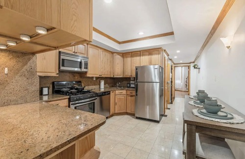 Center City East Apartment | Charming 2 BD 2 BATH Apartment in Chinatown