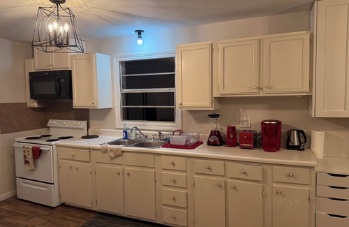 Capital View House | Charming 2-bdrm home in Little Rock with WiFi and AC