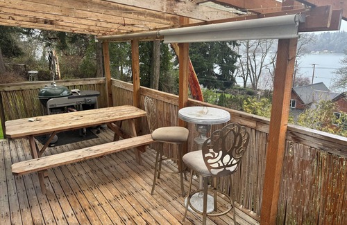 Bainbridge Island Cottage | Charming 2-bedroom cottage with WiFi, AC in awesome Bainbridge Island