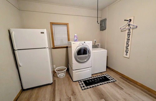 El Dorado Springs House | Charming 2-bedroom house with WiFi near downtown El Dorado Springs, Mo.