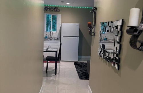 North Miami Beach House | Charming 2-bedroom house in Pleasant North Miami Beach with AC