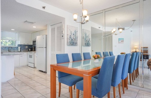 Sunny Isles Beach Condo | Charming 2-bedroom condo nearby the beach with WiFi, AC in Sunny Isles Beach