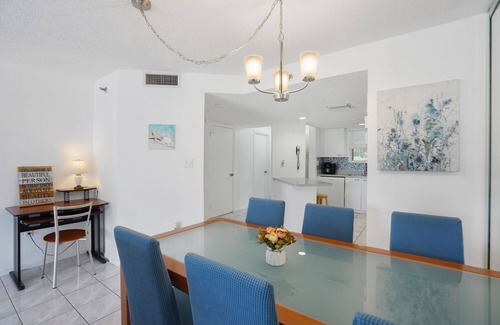 Sunny Isles Beach Condo | Charming 2-bedroom condo nearby the beach with WiFi, AC in Sunny Isles Beach
