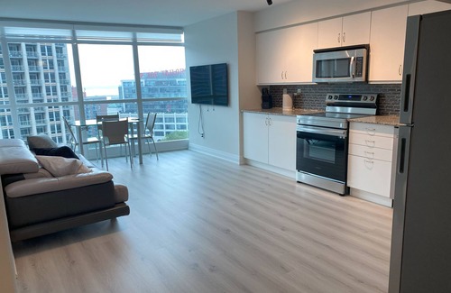 Fort York Condo | Charming 2 Bed/2 Bath condo + office. Close to everything in Downtownn