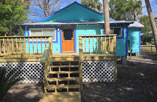 Cedar Key Cottage | Charming 2-bed 2-bath cottage in Cedar Key. Golf cart included.n