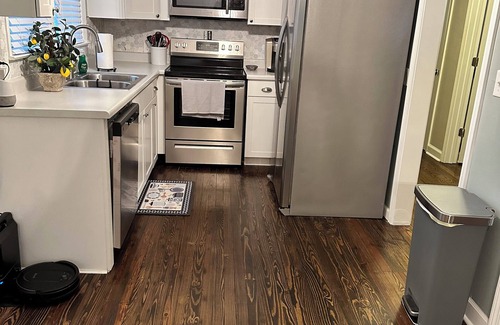 Kingsport House | Charming 2 Bed/2 Bath Retreat on Warpath Drive - Your Perfect Home Awaits!