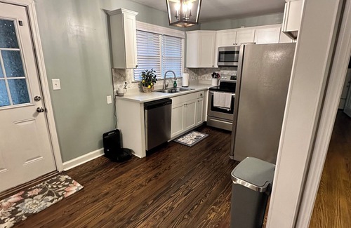 Kingsport House | Charming 2 Bed/2 Bath Retreat on Warpath Drive - Your Perfect Home Awaits!