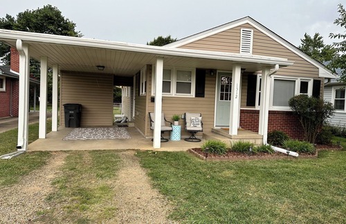 Kingsport House | Charming 2 Bed/2 Bath Retreat on Warpath Drive - Your Perfect Home Awaits!