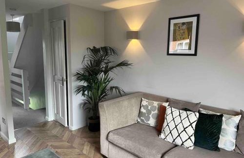 New Earswick Apartment | Charming 2-Bed Apartment with free parking 10 mins drive to York City