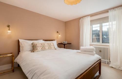 Adderbury House | Charming 2 Bed Cottage in the Heart of Adderbury Pass the Keys