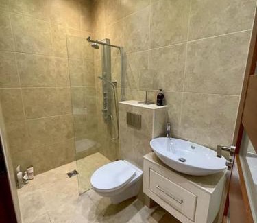 West Finchley Apartment | Charming 2 Bed Garden Flat in Finchley Central