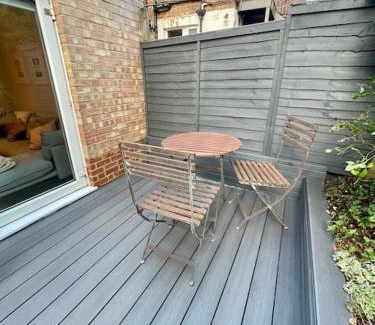 West Finchley Apartment | Charming 2 Bed Garden Flat in Finchley Central