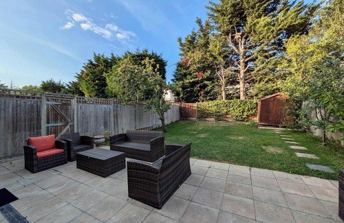 Golders Green House | Charming 2-Bed London Home Near Transit