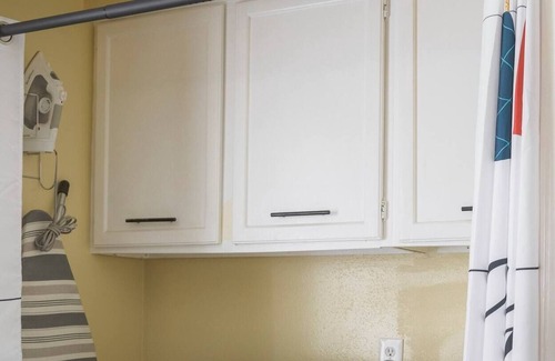 Quail Valley House | Charming 2 bed House sleeps up to 4 people. 1 Free Parking space in driveway.