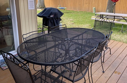Quail Valley House | Charming 2 bed House sleeps up to 4 people. 1 Free Parking space in driveway.