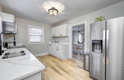 Wayne House | Charming 2-bed home 5 miles to Motor speedway, & 11 miles to Lucas oil stadium.