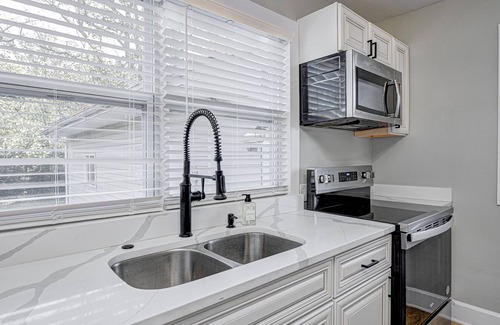 Wayne House | Charming 2-bed home 5 miles to Motor speedway, & 11 miles to Lucas oil stadium.