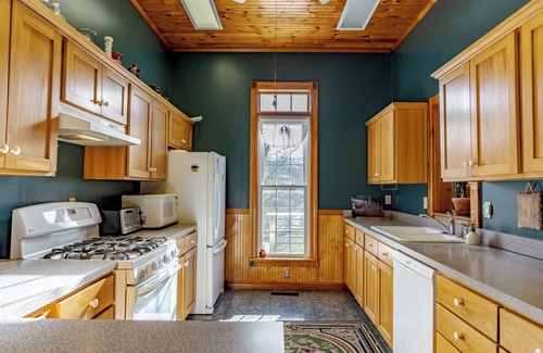 Brandenburg House | Charming 2-bed house in Historic Downtown Brandenburg Overlooking the Ohio River