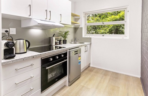 Taringa Apartment | Charming 2-Bed Near River & City of Brisbane