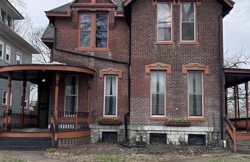 Dayton House | Charming 2-bed townhome with WiFi, AC in lovely Dayton 2 min downtown 5min to UD