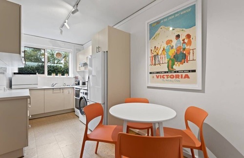 Prahran Apartment | Charming 2-Bed Unit Minutes From Albert Park