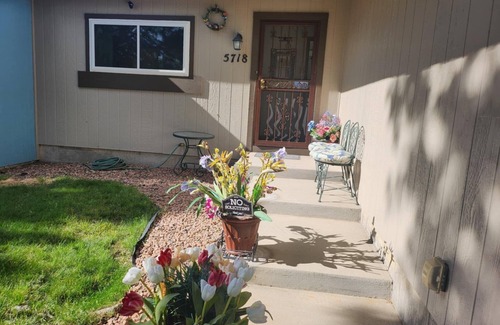 Colorado Springs House | Charming 2-bedroom townhome with WiFi and AC in lovely Colorado Springs