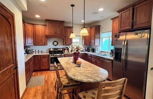 Mountain Shadows House | Charming 2-bedroom house in Colorado Springs with WiFi and AC