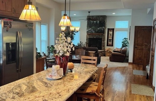 Mountain Shadows House | Charming 2-bedroom house in Colorado Springs with WiFi and AC