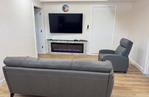 Huntington Beach House | Charming 2-bedroom ADU house with AC in Huntington Beach