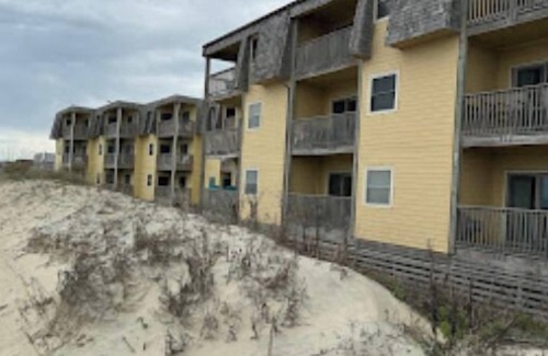 Kill Devil Hills Condo | Charming 2-bedroom condo in quaint Kill Devil Hills with WiFi, AC