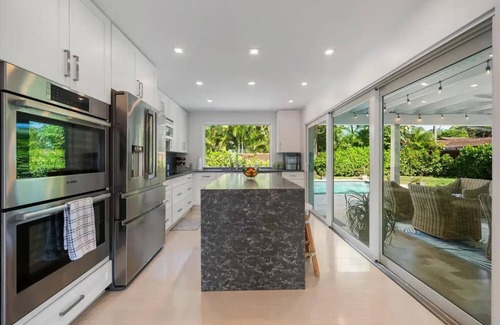 Island Estates House | Charming 2-bedroom house in amazing Lake Worth Beach with WiFi, AC, private pool