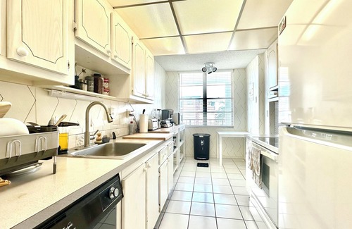 Lauderdale Lakes Apartment | Charming 2-bedroom apartment in peaceful Lauderdale Lakes with WiFi, AC