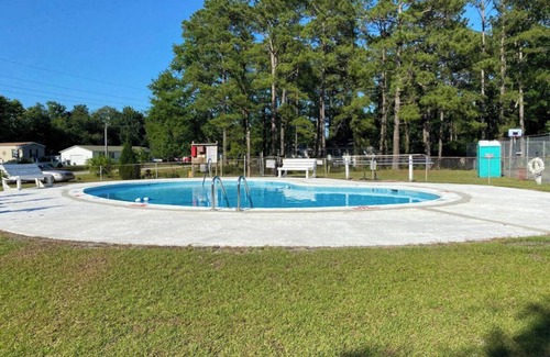 Ocean Isle Beach House | Charming 2-bedroom mobile home in amazing Ocean Isle Beach with community pool