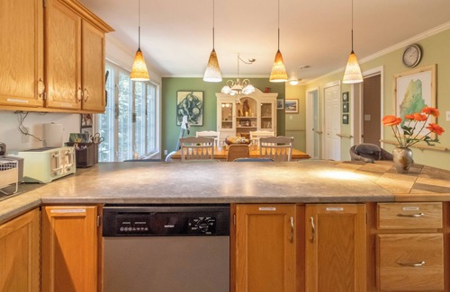 Stockton Springs Cottage | Charming 2-bedroom cottage located near Sandy Point Beach.