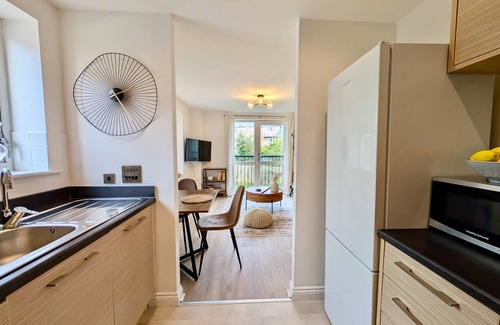 South Norwood Apartment | Charming 2-Bedroom Flat in Greater London