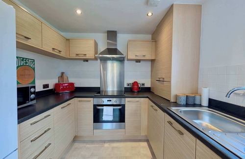South Norwood Apartment | Charming 2-Bedroom Flat in Greater London