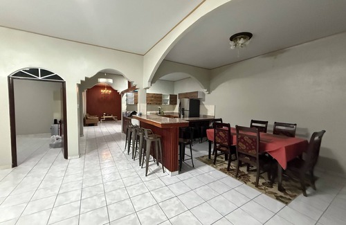 Nueva Concepcion House | Charming 2-bedroom house with AC, WiFi in enjoyable Cantón Quitasol