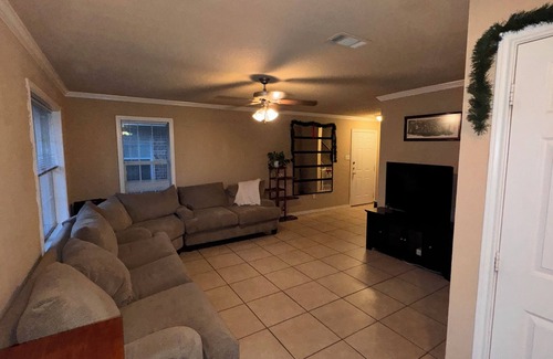 College Station House | Charming 2-bedroom house in College Station